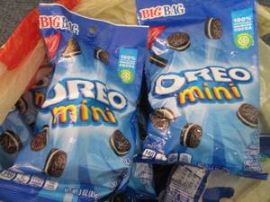lot 439 image: 12- 3 oz Oreo Minis...