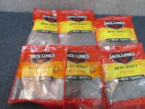 lot 450 image: 6- 3.25 oz Jack Links Assorted Beef...