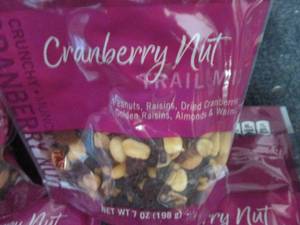 lot 491 image: 6- 7 oz Hyvee Cranberry Nut Trail M...