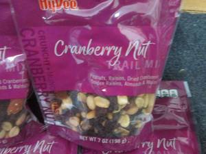 lot 492 image: 6- 7 oz Hyvee Cranberry Nut Trail M...