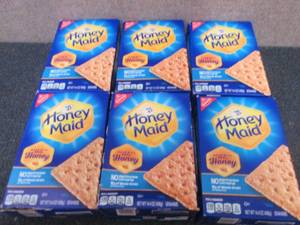 lot 495 image: 6- 14.4 oz Honey Maid Graham Cracke...