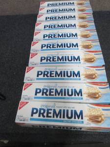 lot 496 image: 10-4 oz Nabisco Premium Saltine Cra...