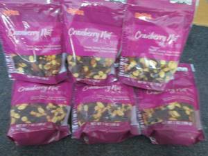 lot 489 image: 6- 7 oz Hyvee Cranberry Nut Trail M...