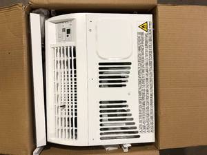 5,800 BTU Window Air Conditioner    Customer Returns See Pictures