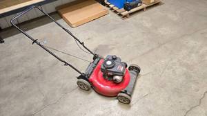 lot 1 image: Yard Machine push mower - 21 cutting width - starts and runs well - includes bagger