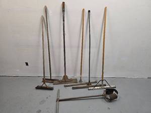 lot 13 image: vintage thatching rakes, floor squeegees, vintage auger style post hole digger (7 items)