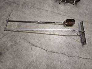 lot 19 image: Metal snow rake and auger post hole digger with 52 pole