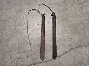 lot 20 image: 2 Vintage metal window weights 22 long