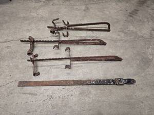 lot 40 image: 3 Vintage cast iron ladder jacksscaffold brackets adjustable and a vintage railroad switch lever (45 long)
