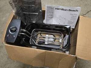 lot 48 image: Hamilton Beach 8 cup Deep Fryer (In Box - customer return)