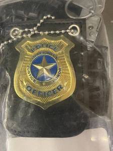 lot 1 image: Police Officer Costume Set with Badge and Accessories