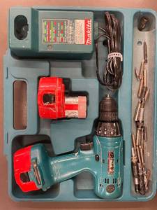 lot 2 image: Makita Cordless Drill Set with Charger and Accessories