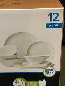 lot 29 image: Mainstays 12-Piece Tan Dinnerware Set