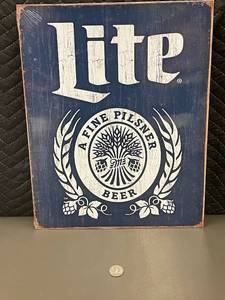 lot 264 image: Vintage Lite Beer Decorative Sign