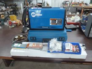 lot 6 image: Miller Dynasty 200 Tig Welder