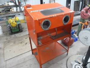 lot 21 image: Snap- On SandSoda Blaster