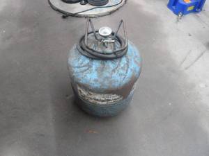 lot 24 image: Portable Air Tank Blue
