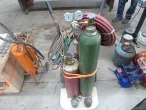 lot 25 image: Acetylene Torch Set & Cart