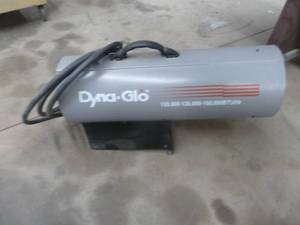lot 28 image: Dyna- Glow LP Torpedo Heater