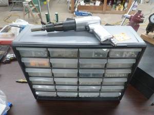 lot 36 image: Chicago Pneumatic Rivet Gun Set