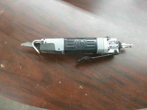 lot 37 image: Chicago Pneumatic Saw