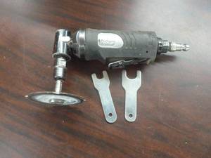 lot 41 image: Mac Tools Pneumatic Angle Cut Wheel