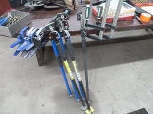 lot 51 image: Cargo Bars & Clamps