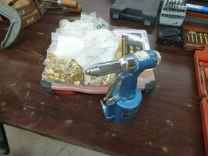 lot 54 image: Central Pneumatic Rivet Gun Hifeson Rivet Set