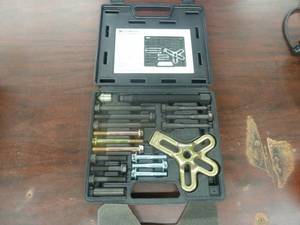 lot 58 image: Ever Tough Harmonic Balancer Puller Set