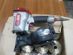 lot 73 image: Max Pneumatic Roofing Nail Gun