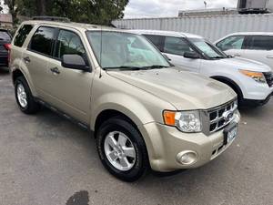 lot 2 image: 2010 Ford Escape XLT 4x4