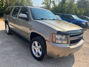 lot 4 image: 2007 Chevrolet Suburban LT 4x4