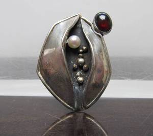 Very Nice Sculptural Opening Pod Sterling Silver Brooch Pendant wGenuine Pearl &amp Garnet