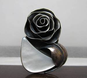 Beautiful Signed 3D Floral Brooch wPearl