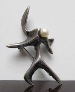 Very Cool Signed Sculptural Abstract Sterling Silver Brooch wPearl - Signed AR