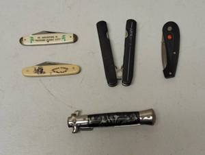 lot 40 image: Assortment of Pocket Knives