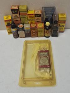 lot 41 image: Assortment of Vintage Gun Cleaning Oil & Patches