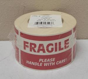 lot 66 image: Fragile Labels - Red & White - 500 Labels  Roll (15 Rolls)