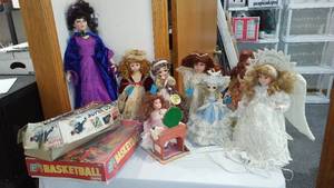 Large Lot Of Vintage Dolls.