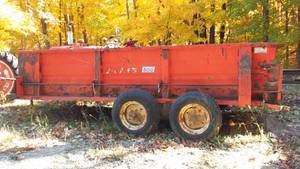 Du-Al 600 Manure Spreader.