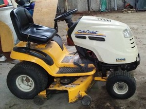 Cub Cadet LT 1046 Riding Lawn Mower.