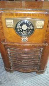 Zenith 8-S-563 Console (1941).