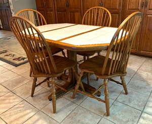 lot 20 image: Vintage Kitchen Tile Top Table with 4 Chairs