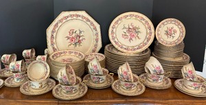 lot 27 image: Rosenthal Vienna China Grouping