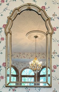 lot 28 image: Decorative Vintage Gilded Regency Style Wall Mirror
