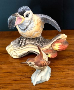 lot 40 image: Two Pretty Vintage Bird Figurines