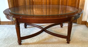 lot 59 image: Gorgeous Vintage Glass Top Coffee Table