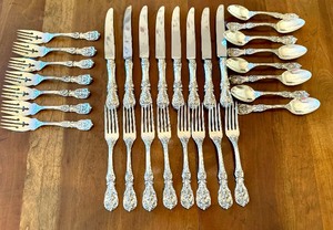 lot 2 image: Vintage Reed and Barton Francis I Flatware Set
