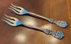 lot 73 image: Two Vintage Reed & Barton Francis I Seafood  Cocktail Forks