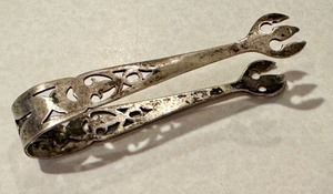 lot 81 image: Vintage Sterling Silver Relish Tongs